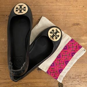 Tory Burch Minnie black foldable travel ballet flat, black/gold, size 7.5